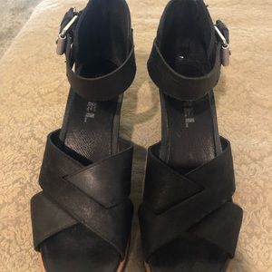 Sorel Size 10 Black Wedges sandals like New